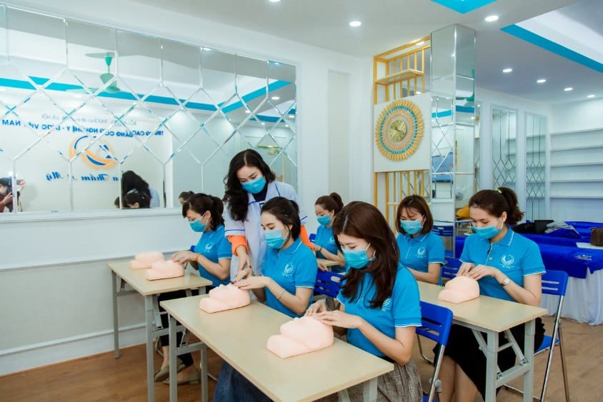 Ngành Chăm sóc sắc đẹp học những gì? Ra trường làm gì?