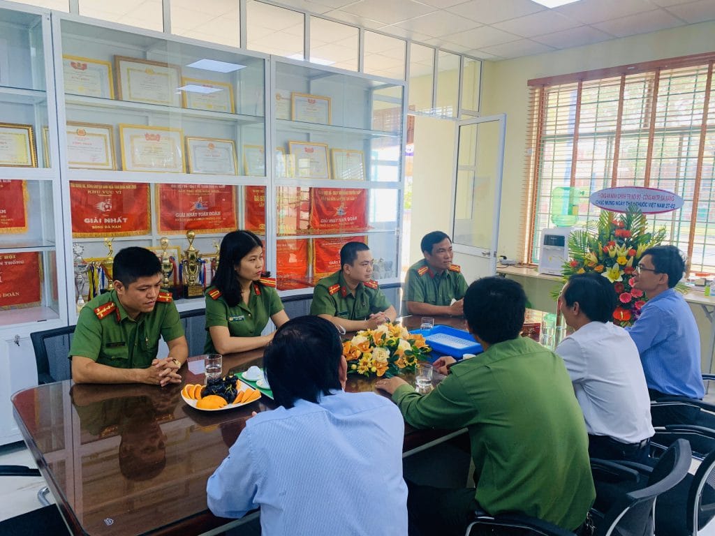 Trường Cao đẳng Công nghệ Y – Dược thăm và chúc mừng ngày truyền thống Lực lượng An ninh Chính trị nội bộ (10/5/1958 - 10/5/2024